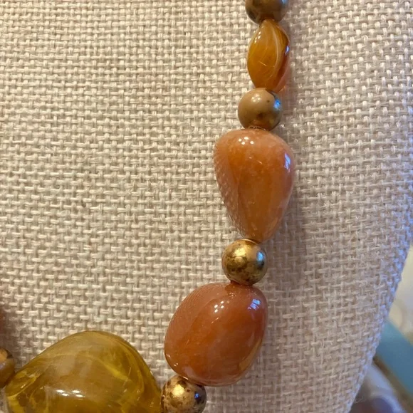 CARNELIAN STONE NECKLACE WITH TOGGEL CLASP AND PEARLS
Vintage Carnelian 18” - Picture 11 of 17